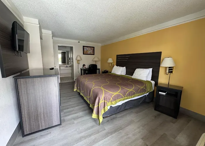 Super 8 By Wyndham Savannah