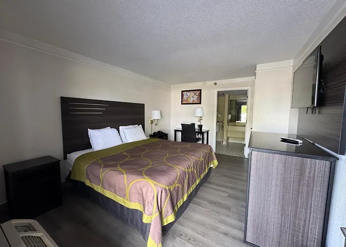 Super 8 By Wyndham Savannah